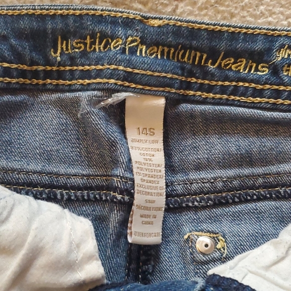 Shorts - Picture 3 of 3